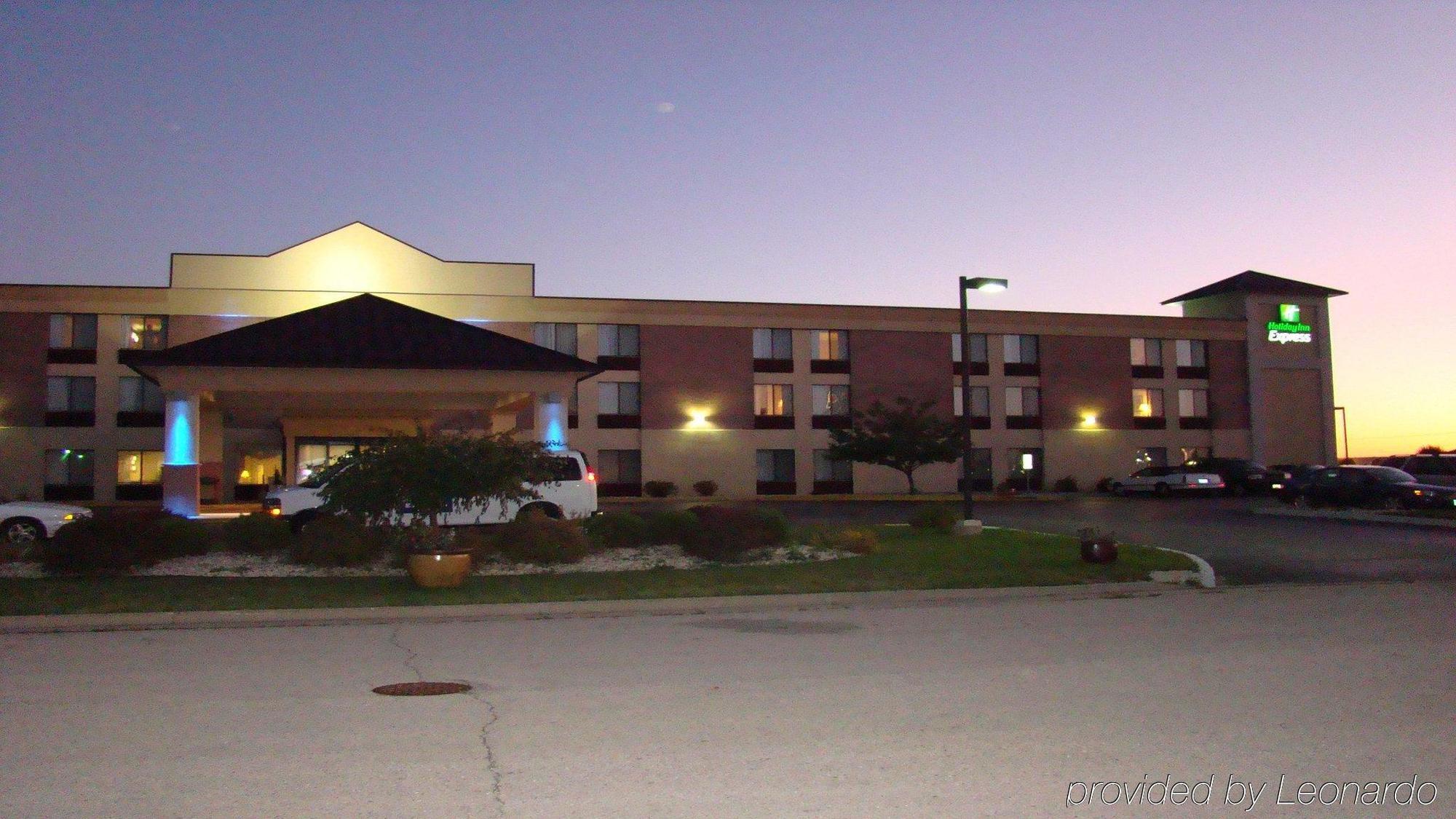 Country Inn & Suites By Radisson Mt. Pleasant-Racine West Wi Sturtevant Exterior photo